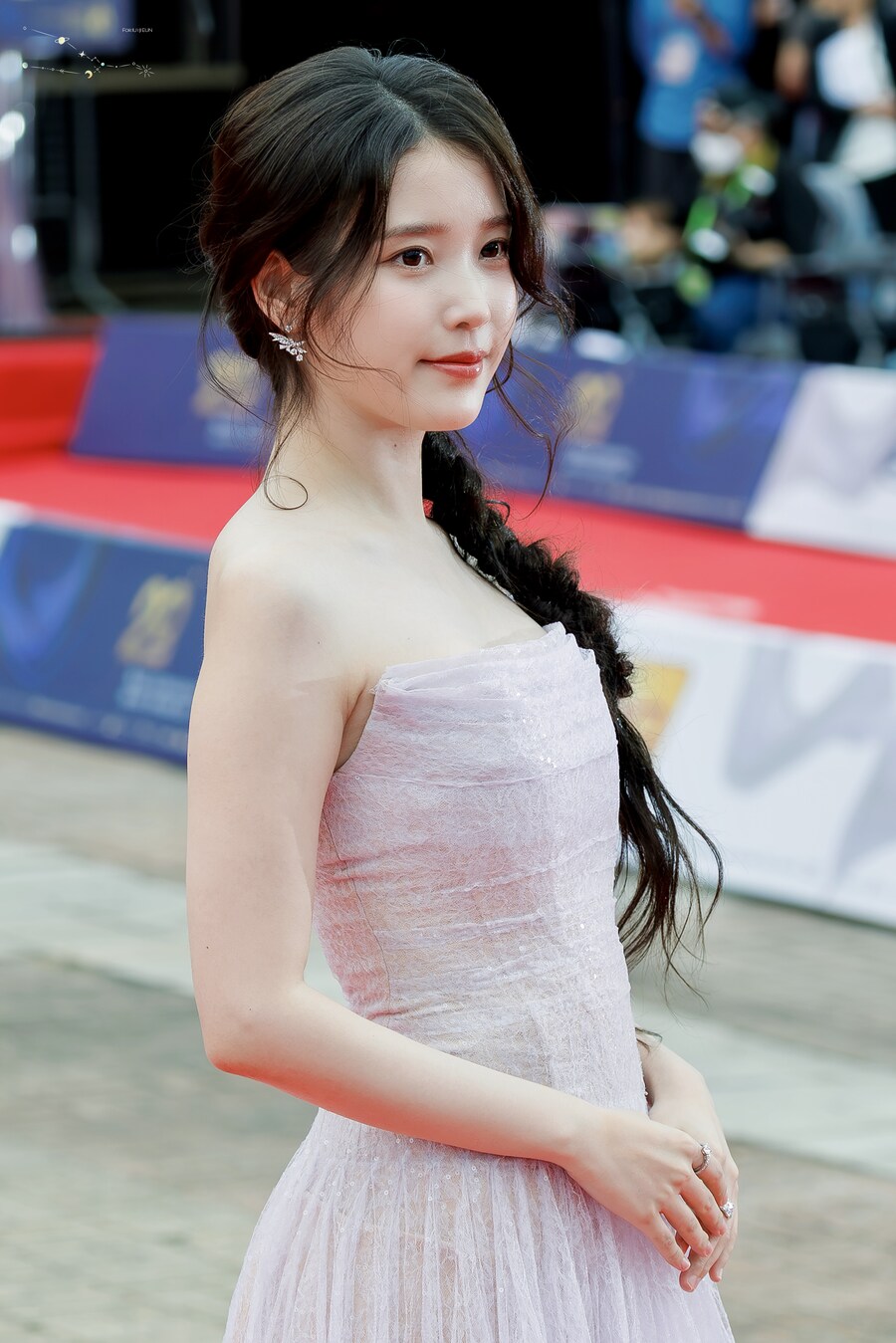 2025.10.02 서울드라마어워즈 아이유 레드카펫(땡촐이)_13.jpg