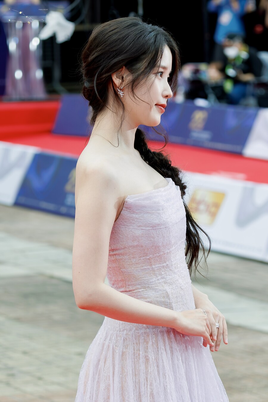2025.10.02 서울드라마어워즈 아이유 레드카펫(땡촐이)_18.jpg