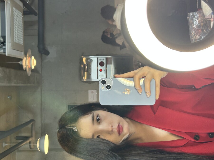 2025.10.10 아이유 베리즈 포스트_3.jpg