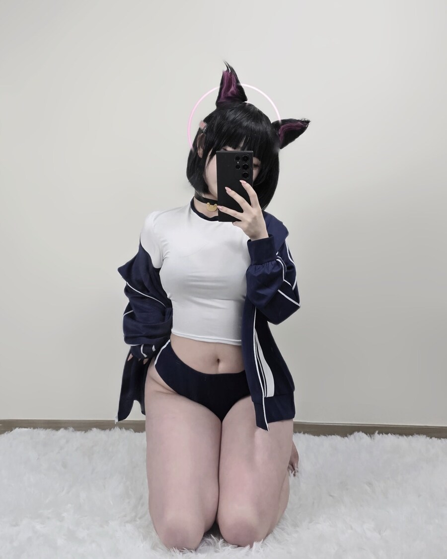 [블루아카] 벗으면 몸매가 굉장한 카즈사 코스프레_2.jpg