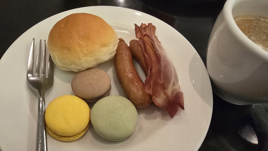 공항 라운지에 소세지 와 마카롱은 왜 맛있는걸까_1.jpg