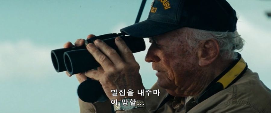 영화속 퇴역 군함선으로 외계인 함대를 박살내다_30.jpg