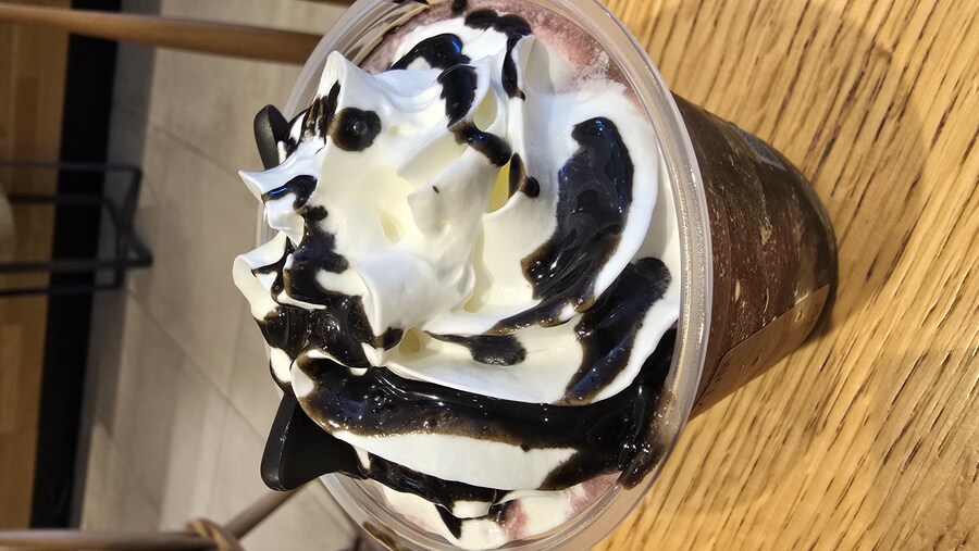 요즘 핫하다는 스타벅스 와 말딸 비공식 콜라보 음료 마시고 왔어요_10.jpg