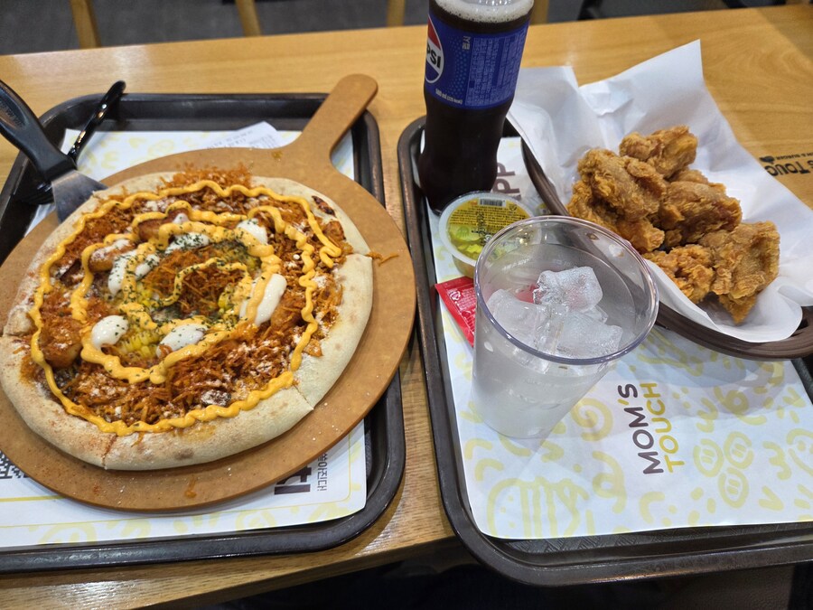 맘스 피자 첨 먹어보는데 토핑 맛있네_1.jpg