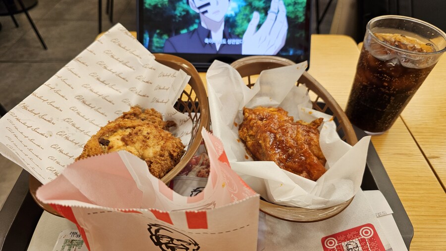 오늘은 11일이라 kfc 치킨 1+1이라 옴._1.jpg