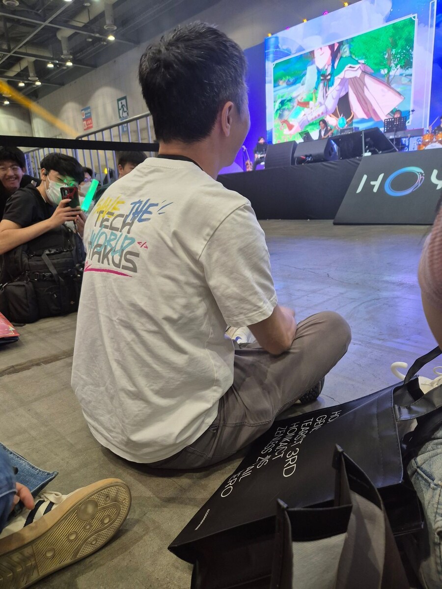 미호요) 사장 류웨이가 신는 신발 가격_1.jpg