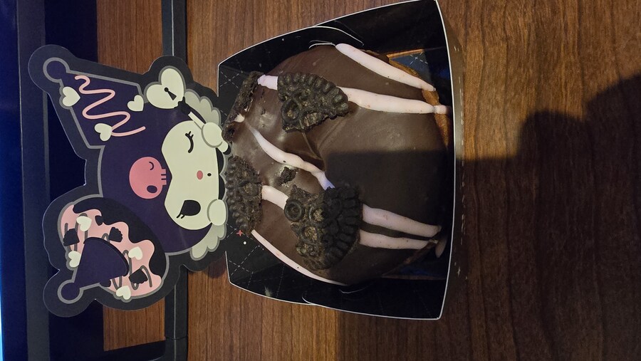 일본 와서 할로윈 빵이며 푸딩이며 음료 집어 먹고 있는데..._3.jpg
