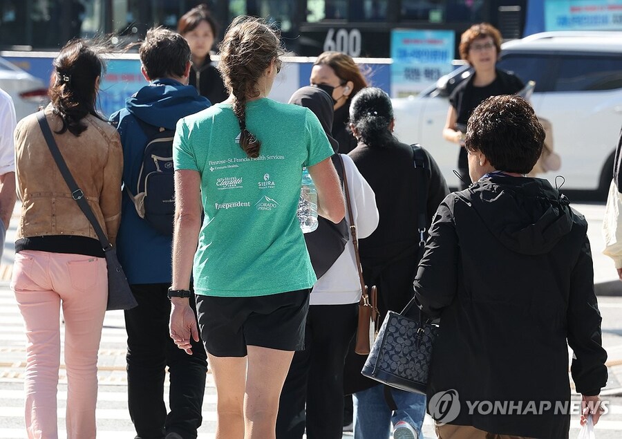 오늘 길에서 본 옷차림_1.jpg