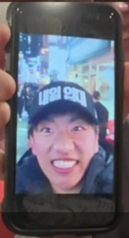 한국여행 중 모자를 산 일본인_2.jpg