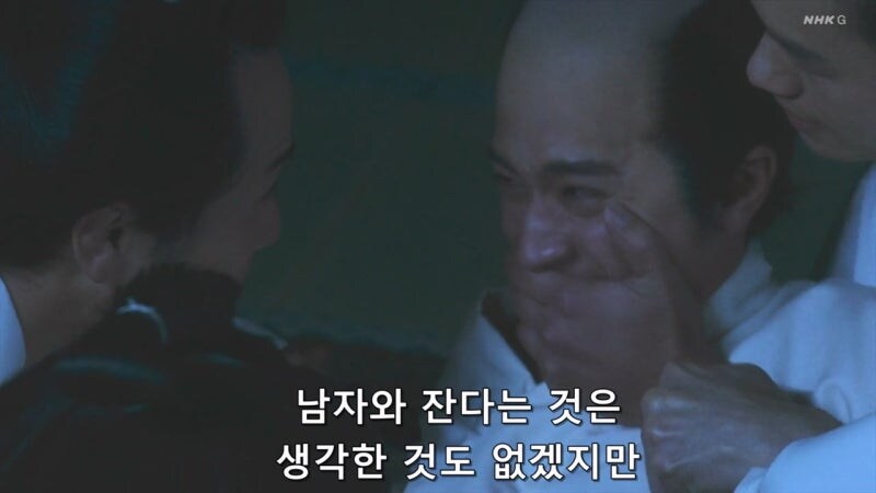 "여기에는 여자가 없으니까, 남자를 범하는거라고"_13.jpg