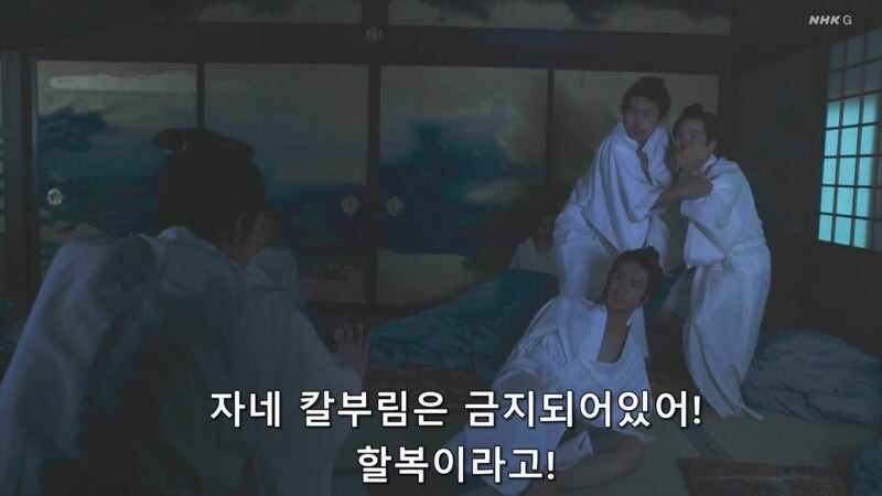 "여기에는 여자가 없으니까, 남자를 범하는거라고"_21.jpg