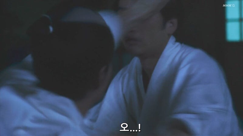 "여기에는 여자가 없으니까, 남자를 범하는거라고"_15.jpg