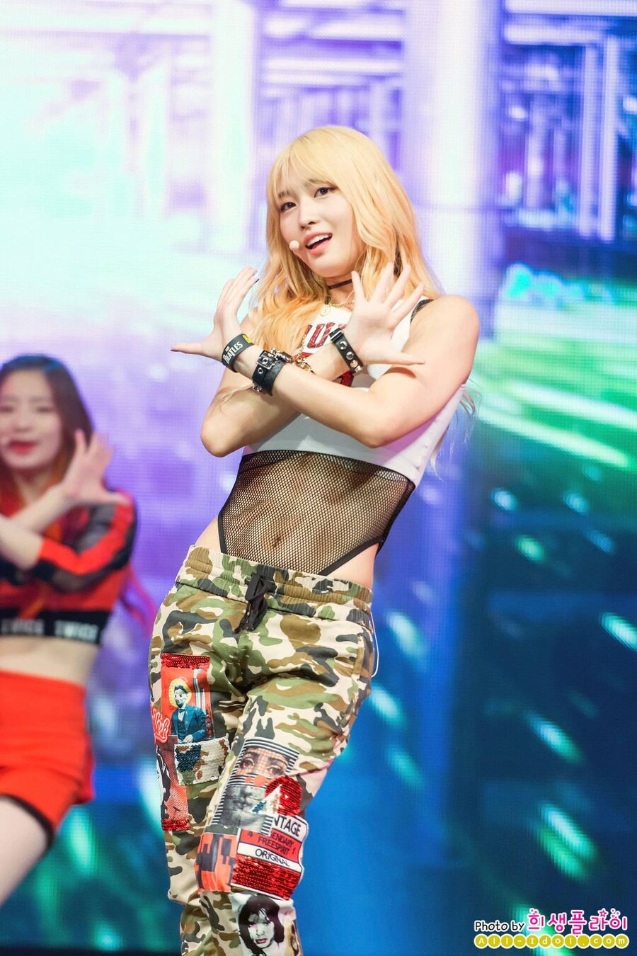 10년전 트와이스 데뷔 복장 모모_2.jpg