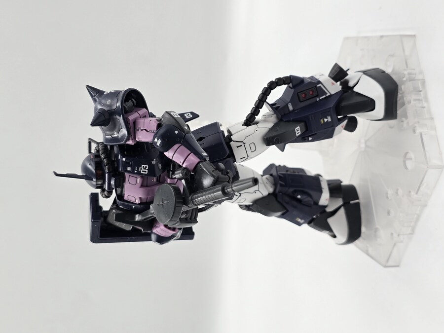 [RG] 고기동형 자쿠 검은삼연성_4.jpg