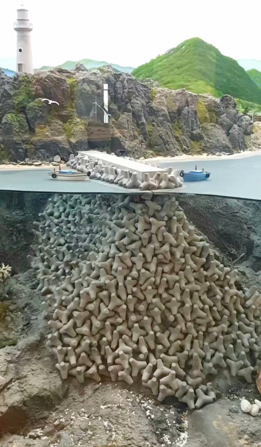 뉴스) 테트라포드에 떨어지면 시체도 못찾는 이유_2.jpg