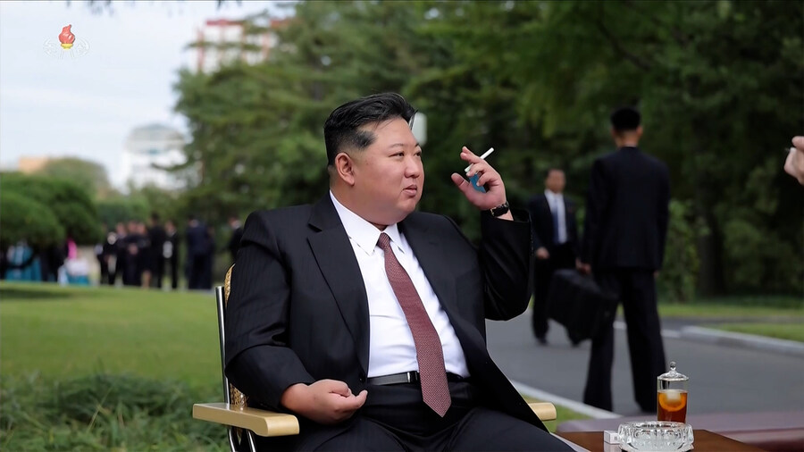 점점 더 Ai 합성 같다는 북한 사진_1.jpg