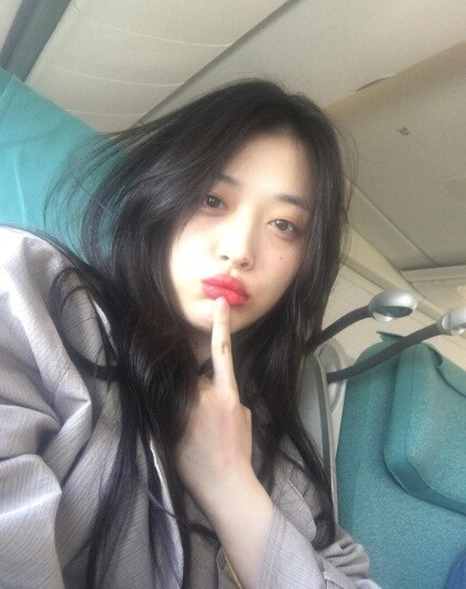 오늘은 f(x) 멤버이자 연기자로 활동했던 故 설리 6주기입니다._2.jpg
