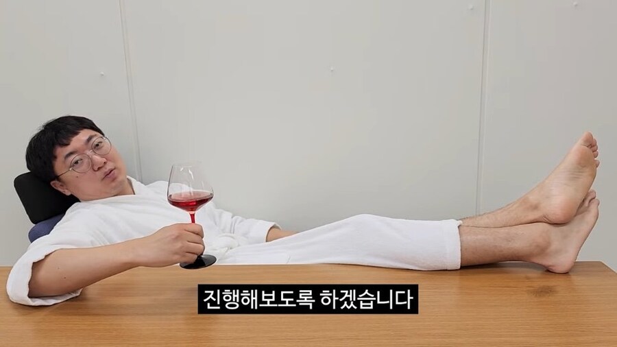 90만 구독자 기념 겸손인터뷰 진행한 충주맨_5.jpg
