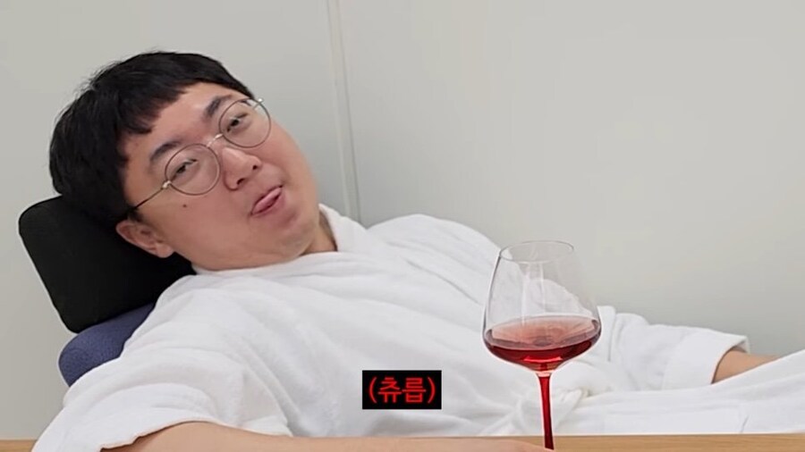 90만 구독자 기념 겸손인터뷰 진행한 충주맨_20.jpg