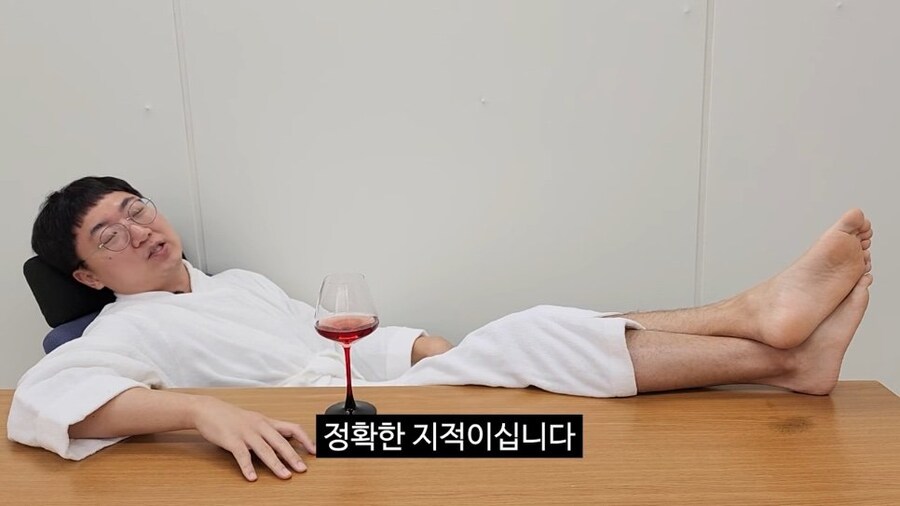 90만 구독자 기념 겸손인터뷰 진행한 충주맨_26.jpg