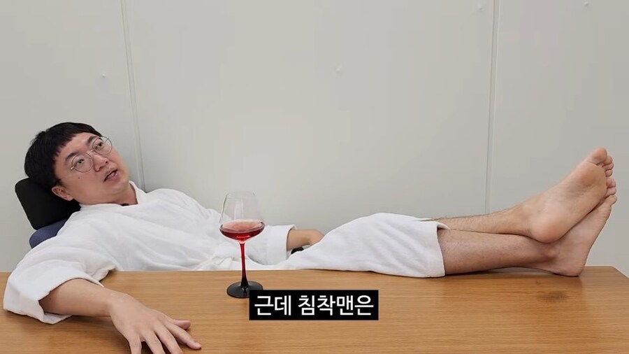 90만 구독자 기념 겸손인터뷰 진행한 충주맨_33.jpg