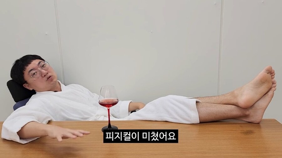 90만 구독자 기념 겸손인터뷰 진행한 충주맨_34.jpg