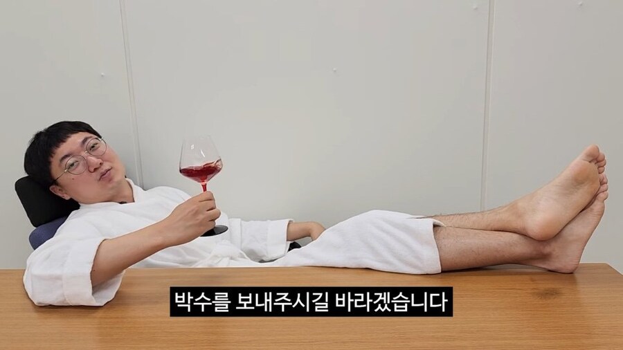 90만 구독자 기념 겸손인터뷰 진행한 충주맨_42.jpg