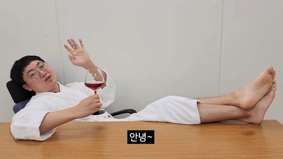 90만 구독자 기념 겸손인터뷰 진행한 충주맨_46.jpg