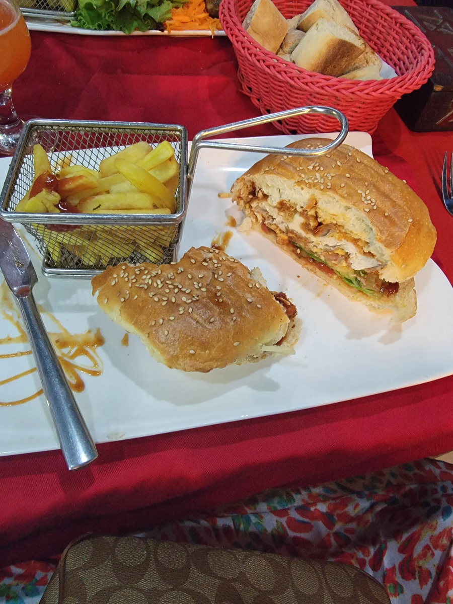 아프리카에서 먹은 햄버거, 김밥..._21.webp