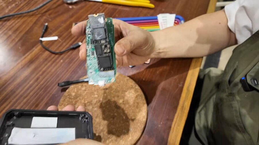 유튜브) 1테라 썬더볼트 외장 ssd 뚜따해서 4테라로 업글한 정종철_7.png