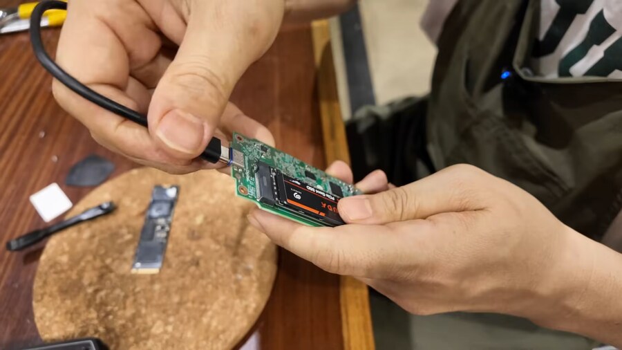 유튜브) 1테라 썬더볼트 외장 ssd 뚜따해서 4테라로 업글한 정종철_9.png