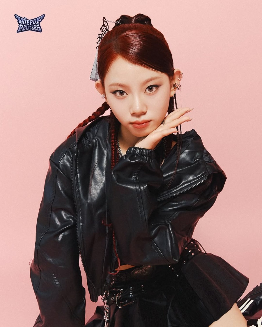 [#힙팝프린세스] 𝑪𝒆𝒍𝒆𝒃𝒓𝒊𝒕𝒚 Concept Photo Solo Cut - KOREA #최가윤🦋Group Cypher MV 공개 𝐃-𝟏𝙈𝙖𝙠 (1).jpg