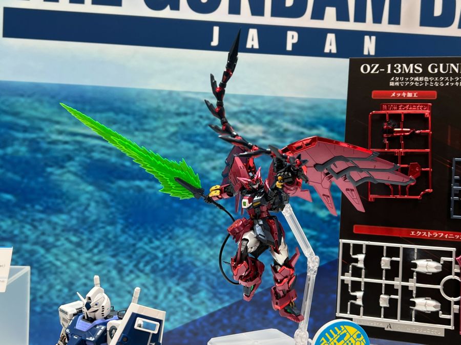 RG 건담 에피온 스페셜 코팅 외 건담 베이스 한정 전시 사진_2.jpg