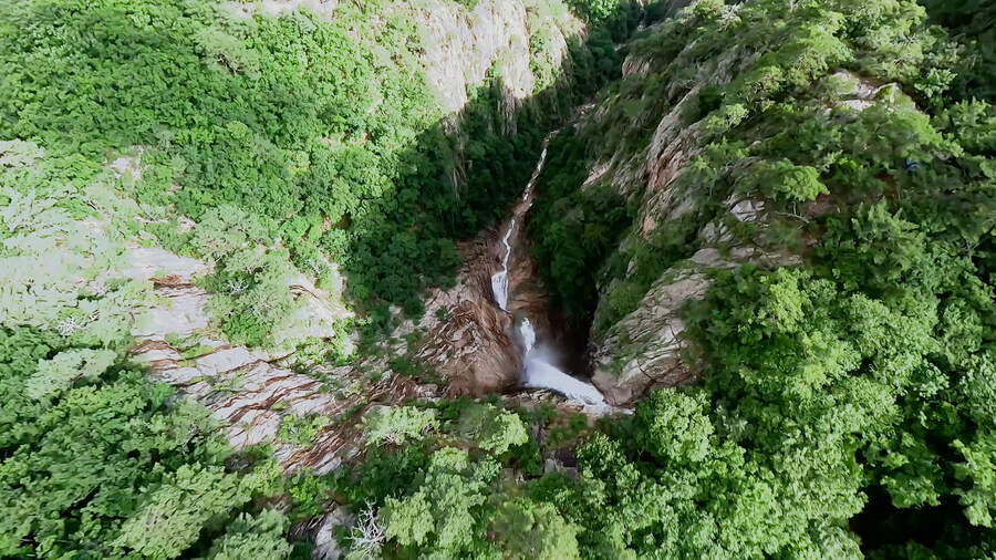 FPV 드론으로 본 울산바위 873m 다이브 (설악산 암벽등반 위험구간 실영상)_2.jpg