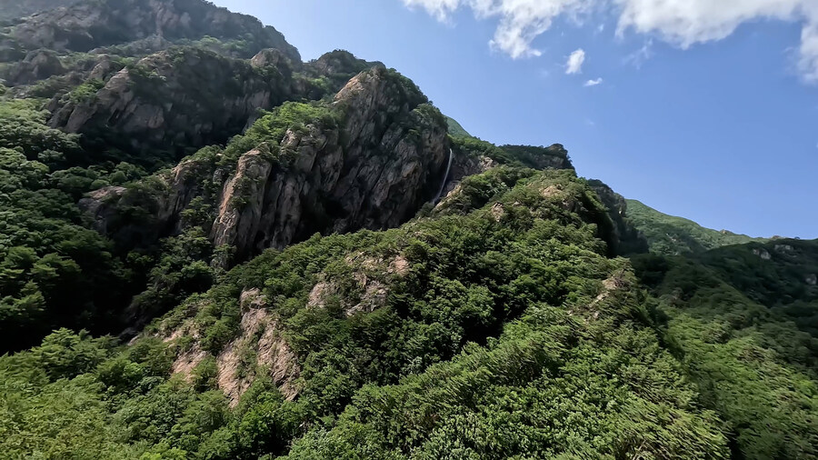 FPV 드론으로 본 울산바위 873m 다이브 (설악산 암벽등반 위험구간 실영상)_4.jpg