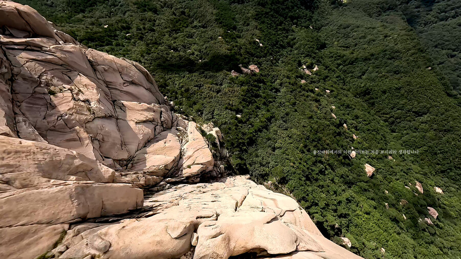 FPV 드론으로 본 울산바위 873m 다이브 (설악산 암벽등반 위험구간 실영상)_11.jpg