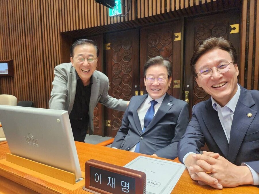 ???: 뭐 나라 망했다고? ㅋㅋㅋ_2.jpg