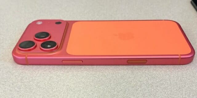 아이폰17 프로 색상 논란…"오렌지→로즈 골드로 변색"_1.jpg