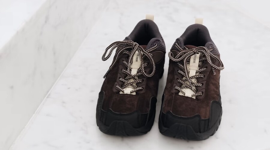 봉태규 유튜브에 나온 신발_2.png