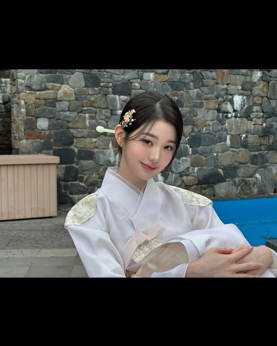 장원영이 옛날 사람이었으면 경국지색으로 불렸을까?_12.webp