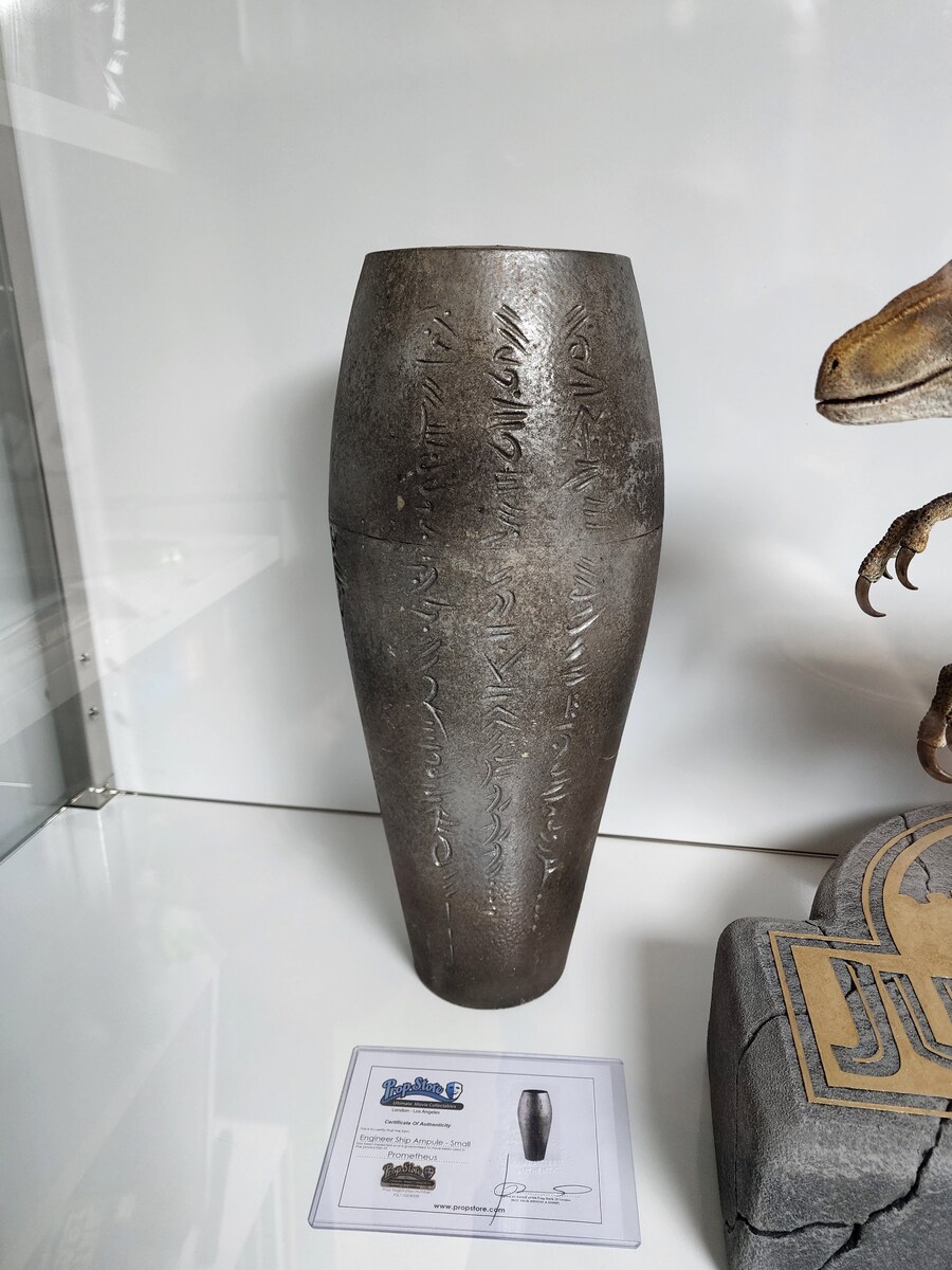 영화 제작에 실제로 사용된 소품 컬렉션_13.jpg