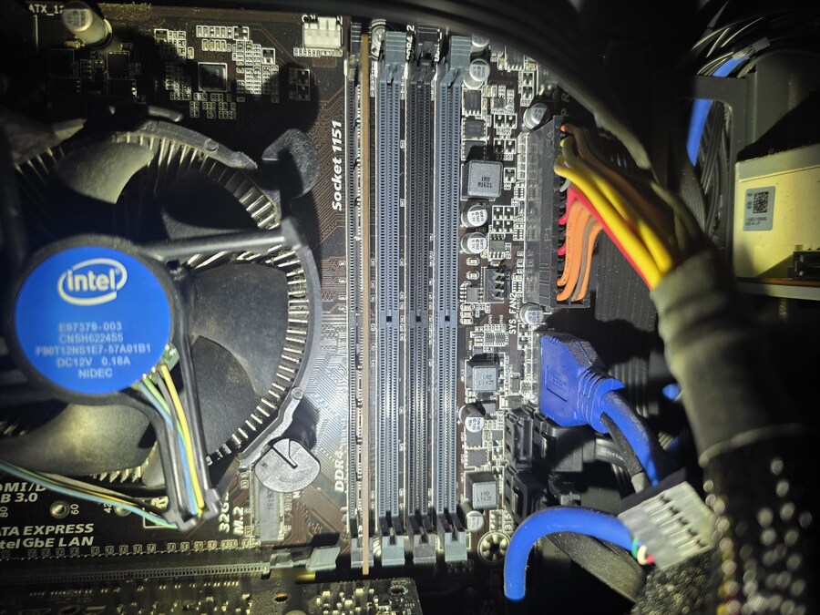 컴퓨터)렘소켓? 이게 문제같은데.jpg_1.jpg