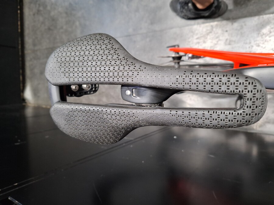 트렉 3D RSL안장_4.jpg