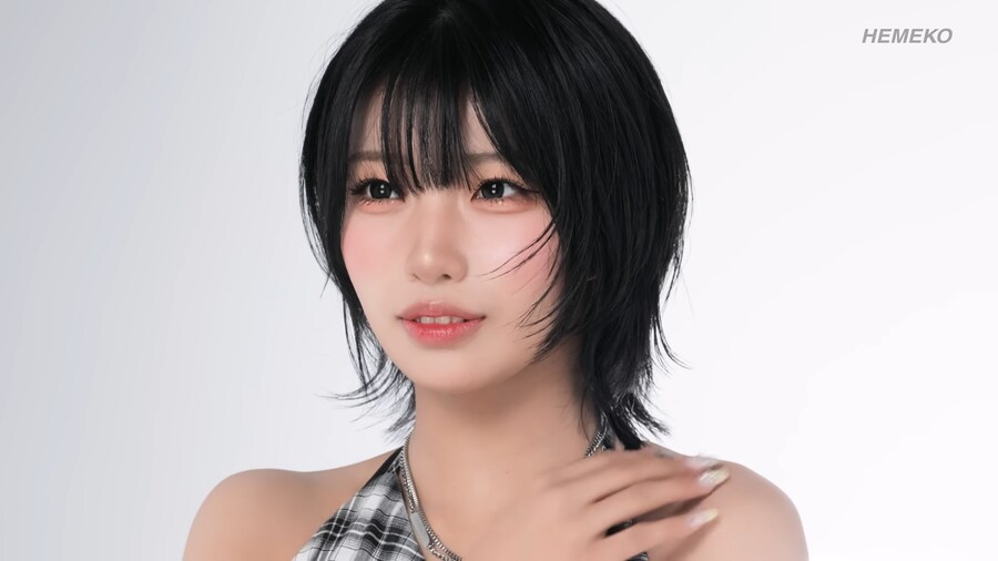 유튜브) 현역 일본 아이돌에게 한국식 아이돌 메이크업 해주기_54.png