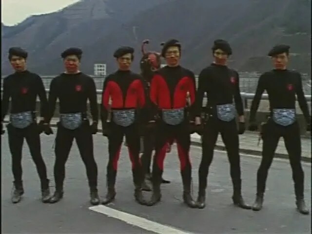 [토지마 탄자부로는 가면라이더가 되고 싶어] TV 속 괴인과 전투원_2.png