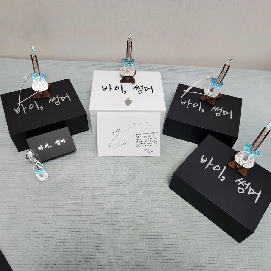 IU 팬밋업 DAY2 모래시계 코스프레하신 분 상품 정보_3.jpg