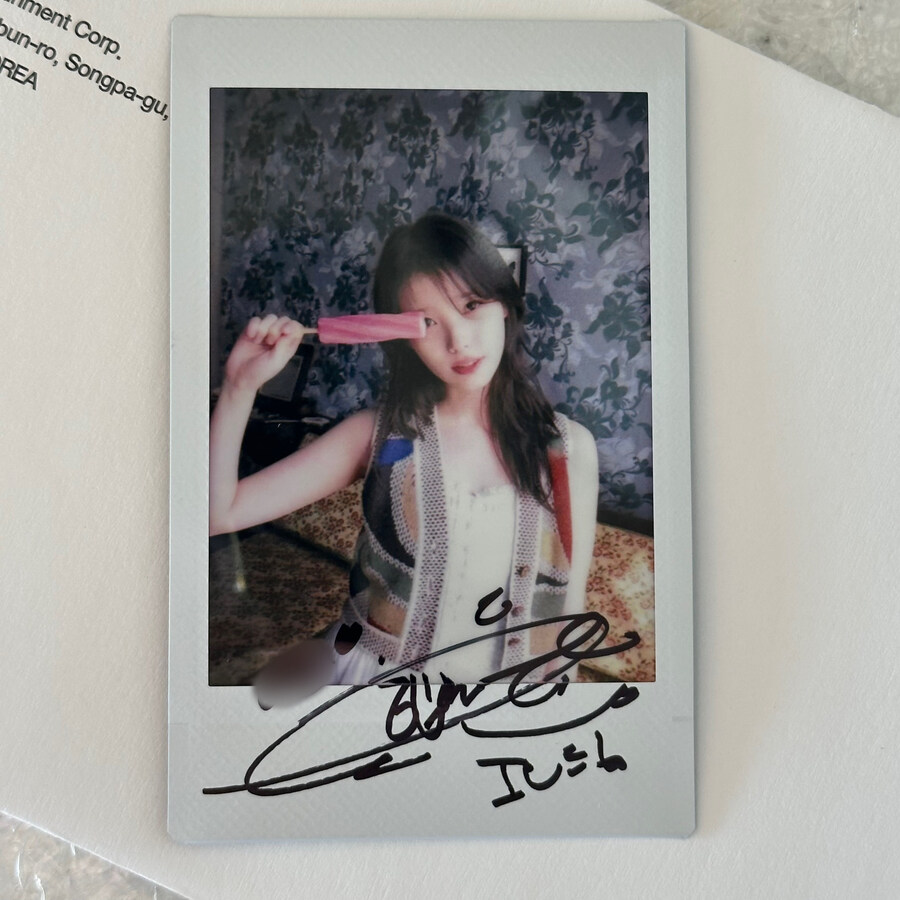 아이유 에일이언 4행시 당첨자 폴라로이드+사인_2.jpg