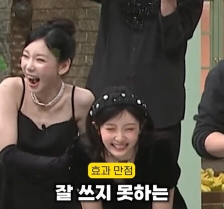 노출사고 터질까봐 코디가 옷을 붙여버린 연예인_12.jpg