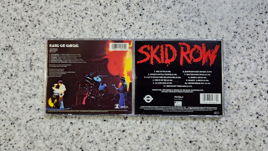 어제 주문한 '밴드 오브 집시스' CD가 왔다. 그런데 이건 뭐지?_2.jpg