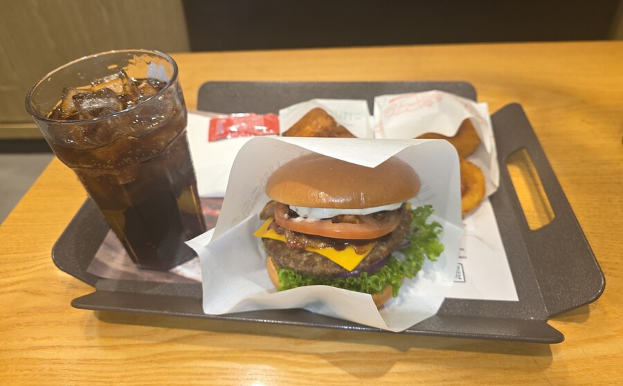 모스버거에서 먹은 와규블랙올리브치즈버거_1.jpg